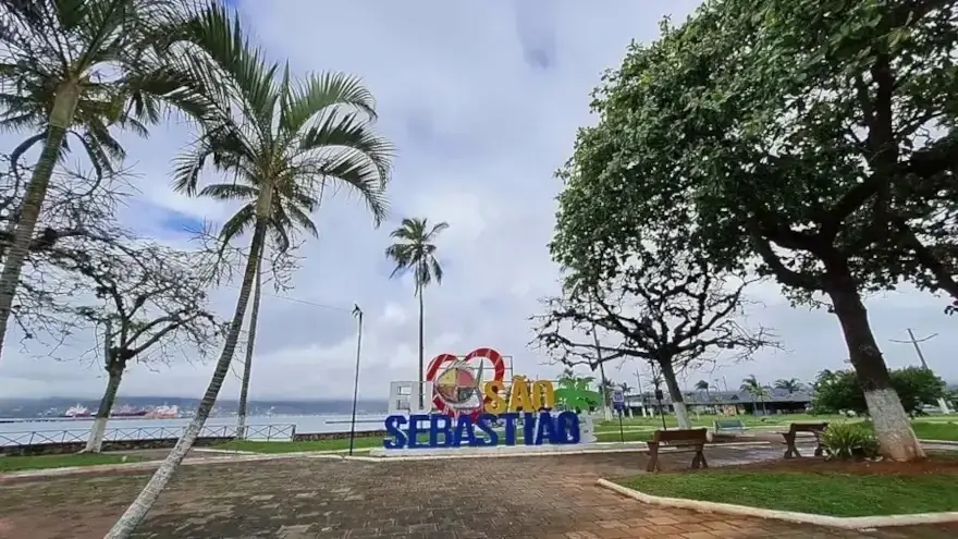 Letreiro "Eu amo São Sebastião" localizado no Centro Histórico da cidade.