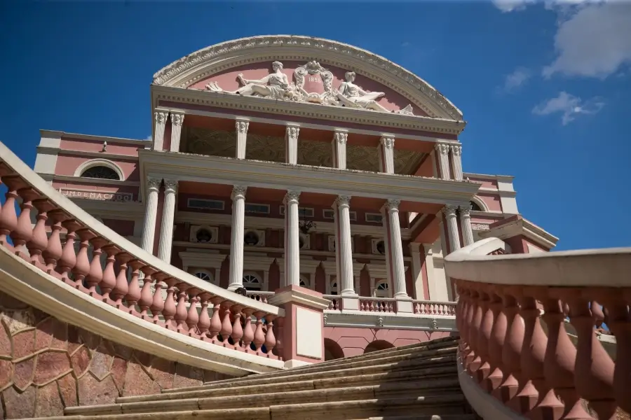 Frente do Teatro Amazonas, Patrimônio Histórico Nacional.