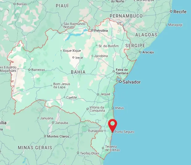 Mapa do estado da Bahia com um pino de localização vermelho destacando a cidade de Porto Seguro no litoral sul, na região da Costa do Descobrimento.