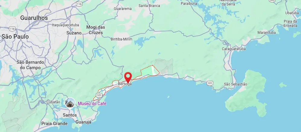 Mapa da localização de Bertioga no litoral de São Paulo. A cidade está destacada com um pino vermelho, posicionada entre Guarujá e Santos ao sul, e São Sebastião ao norte, mostrando sua proximidade com Mogi das Cruzes.